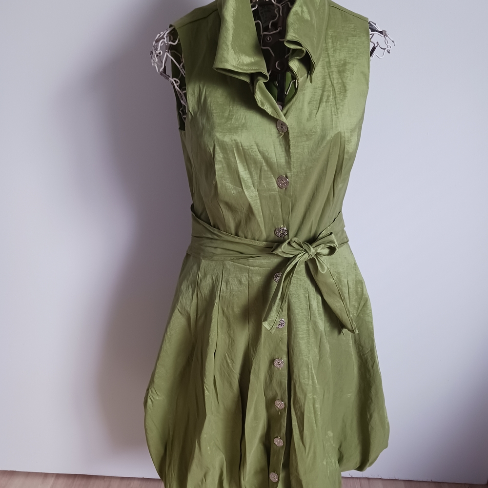 Green Sleeveless Button-Up Dress